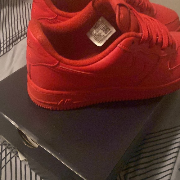 Red AirForce 1 - Picture 3 of 4